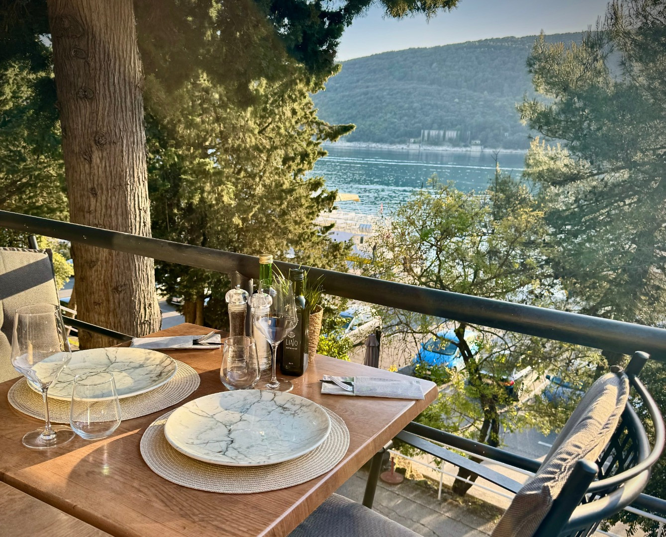 Restaurant Lino - Located right on the promenade, in the heart of Rabac, Restaurant Lino - fish and meat specialties on the promenade in the heart of Rabac Rabac